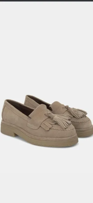 Zapatos mocasines beige con flecos