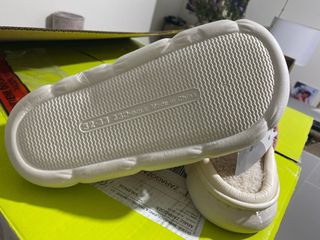 Zapatillas de estar por casa para niña . Talla 32