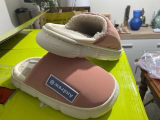 Zapatillas de estar por casa para niña . Talla 32