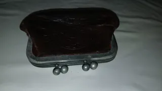 Monedero de piel con diseño azteca