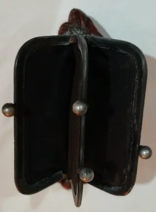 Monedero de piel con diseño azteca