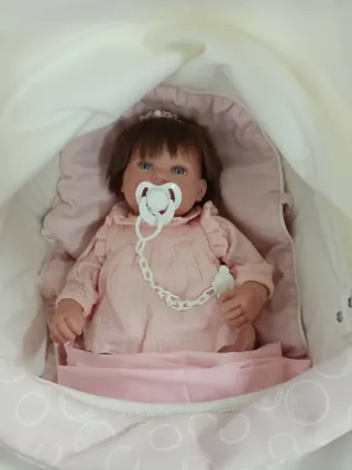 Carro capota blanco y rosa con muñeca