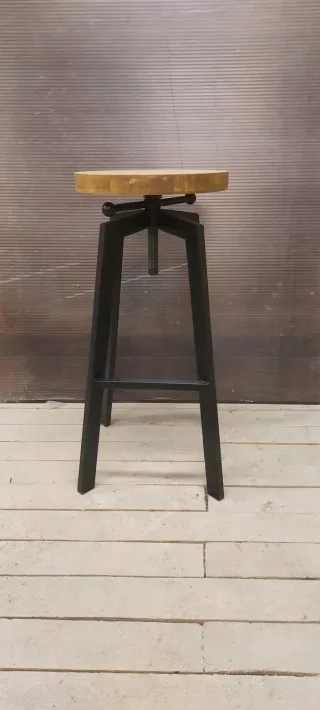 Muebles industriales a medida – sillas, taburetes