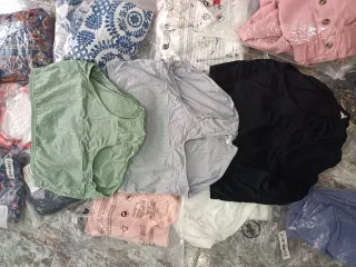 Lote Ropa Nueva: Camiseta Negra Corazón