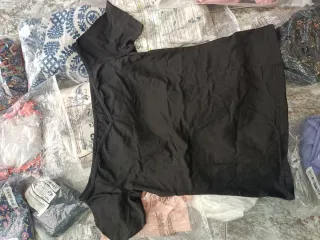 Lote Ropa Nueva: Camiseta Negra Corazón