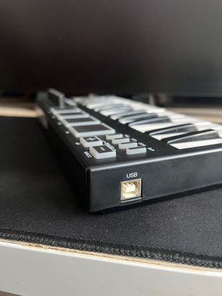 Teclado MIDI Alesis Vmini