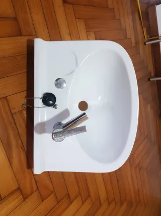 Lavabo antiguo suspendido Roca porcelana