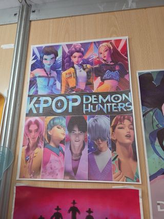 Póster K-pop Huntrix y Sajaboys