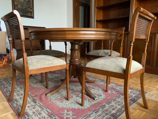 Mesa de comedor redonda y 4 sillas