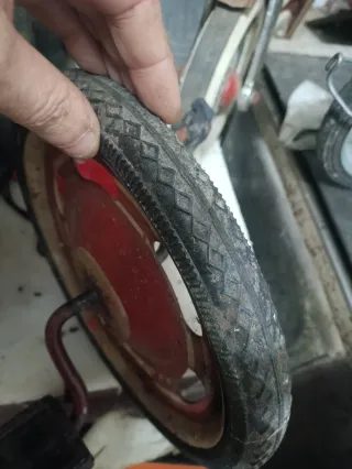 Rueda triciclo antiguo