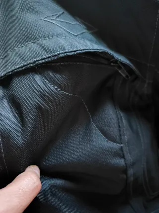 Cazadora de moto negra para mujer. Cordura.