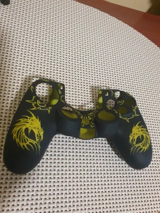 Funda Mando PS4 Dragón Negro y Amarillo