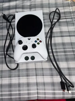 Xbox Series S Blanca + Parche Silicona Joysticks