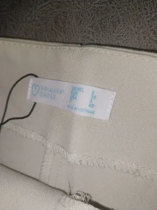 Pantalón de pinzas beige Primark Talla 36