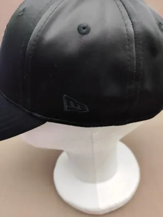 Gorra New Era Negra con Brillantes