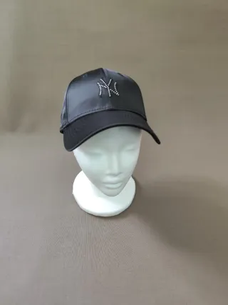 Gorra New Era Negra con Brillantes