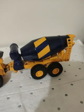 Miniatura JOAL Volvo Camión Hormigonera