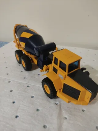 Miniatura JOAL Volvo Camión Hormigonera