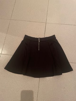 Falda negra con pedrería