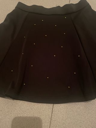 Falda negra con pedrería