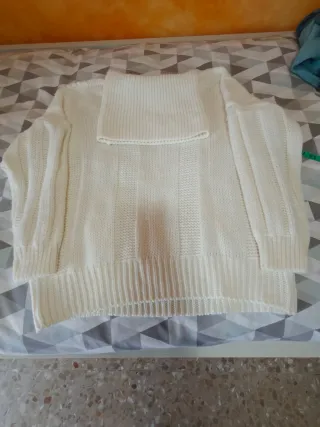 Jersey blanco cuello alto