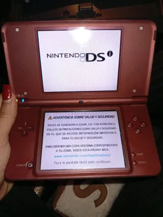 Nintendo DSi XL Roja
