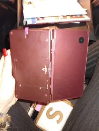 Nintendo DSi XL Roja