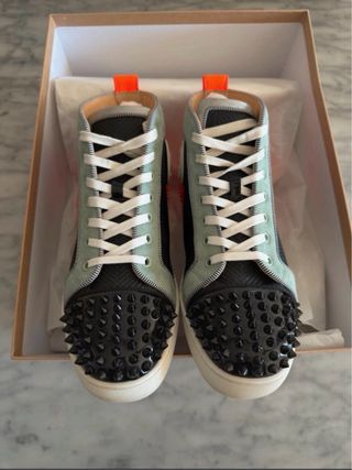 Sneakers Christian Louboutin modelo Lou Spikes 2