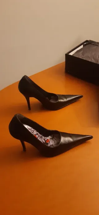 Zapatos de tacón aguja negros