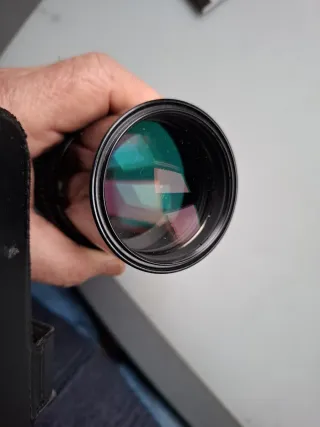 Nikkor 200 mm. f./ 4 - AI con parasol incorporado.