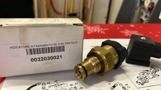 Sensore Intasamento Filtro Olio Idraulico 6E