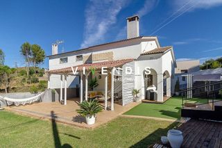Chalet en venta en Castellví de Rosanes