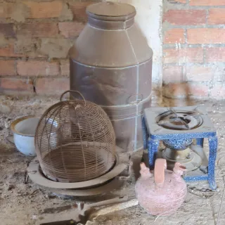 Antigüedades: Olla, Fogón, Jaula y Jarra