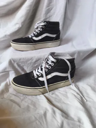 Vans Talla 39 Negras y Blancas