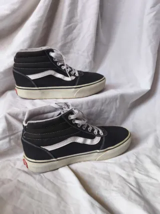 Vans Talla 39 Negras y Blancas