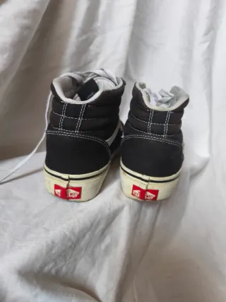 Vans Talla 39 Negras y Blancas