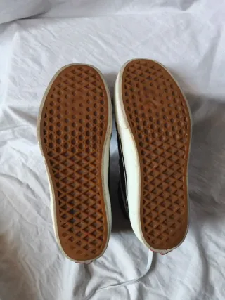 Vans Talla 39 Negras y Blancas