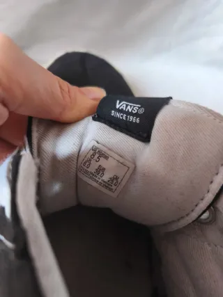 Vans Talla 39 Negras y Blancas