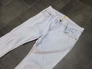 Pantalón vaquero azul claro Pull Bear talla 42