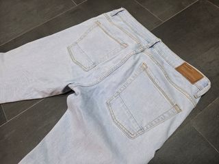 Pantalón vaquero azul claro Pull Bear talla 42