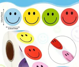 Rollo de 500 pegatinas caritas felices