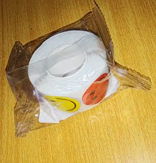 Rollo de 500 pegatinas caritas felices