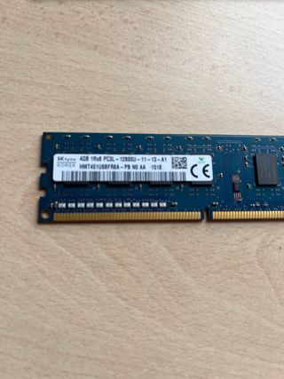 SK hynix 4GB DDR3 PC3L-12800U RAM. Total 4 GB