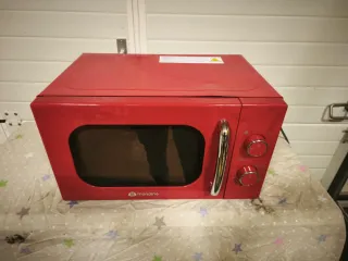 Microondas rojo Mandine