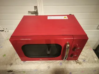 Microondas rojo Mandine
