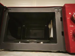 Microondas rojo Mandine