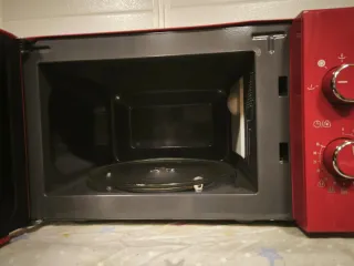 Microondas rojo Mandine