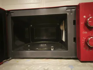 Microondas rojo Mandine