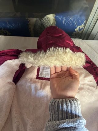 Chaqueta niña con capucha y pelo