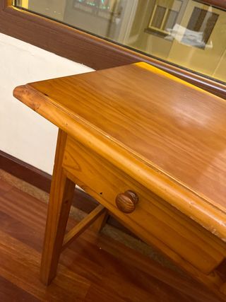 Mesa tocador de madera con 2 cajones